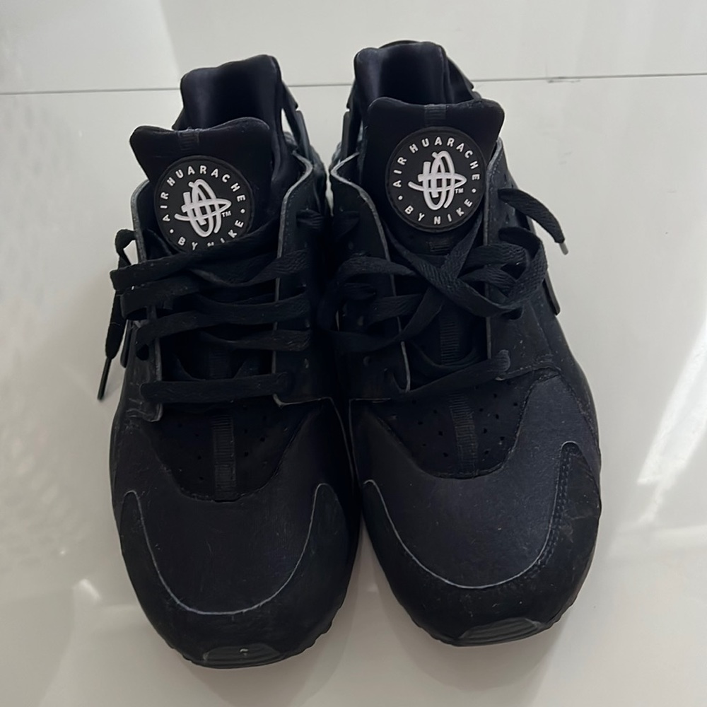 Air huaraches by Nike, black